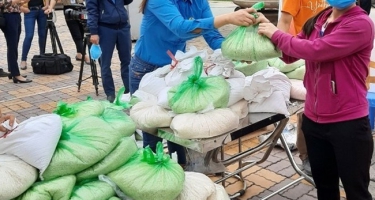 Phát gạo từ thiện như thế nào là đúng cách