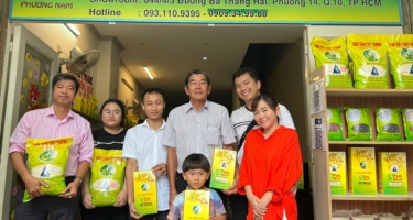 Kỹ sư Hồ Quang Cua ghé thăm Phương Nam - cửa hàng gạo ST25 chính hãng