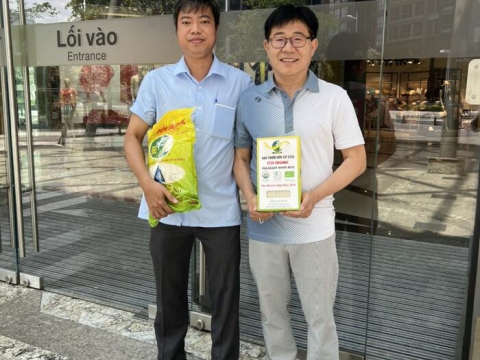 Khách hàng Hàn Quốc mua gạo tại Phương Nam 