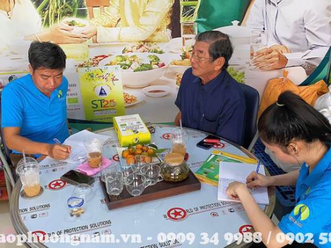 Kỹ sư Hồ Quang Cua ghé thăm chi nhánh Gạo Phương Nam và hướng dẫn nhân viên Phương Nam 