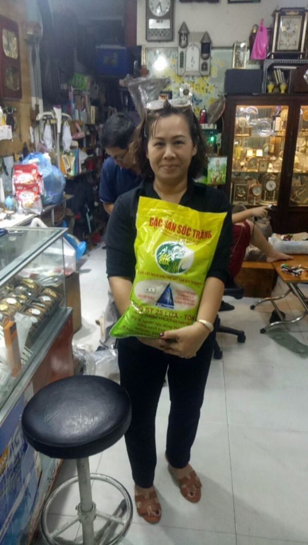 Chị Mai - Tân Bình, thích ăn gạo ST25 và có tìm hiểu nhiều, phải mua gạo đúng hãng 