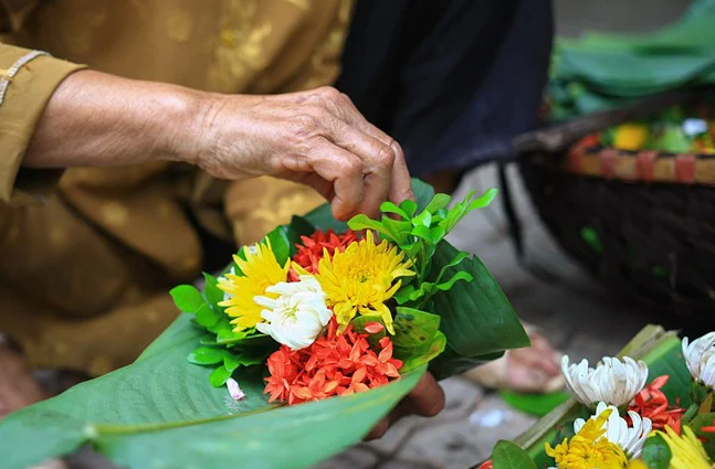 Cúng dường phật bảo 