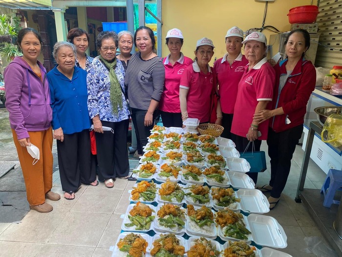 Bữa cơm từ thiện tại Tịnh Thất Thanh Minh - Thủ Đức