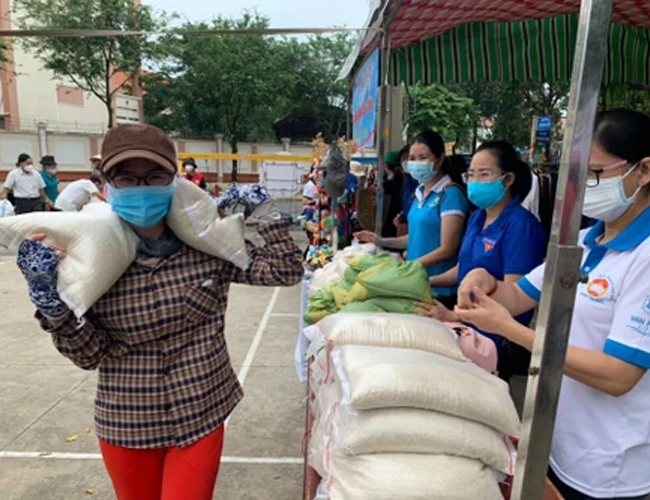 Hình ảnh về phát Gạo làm từ thiện