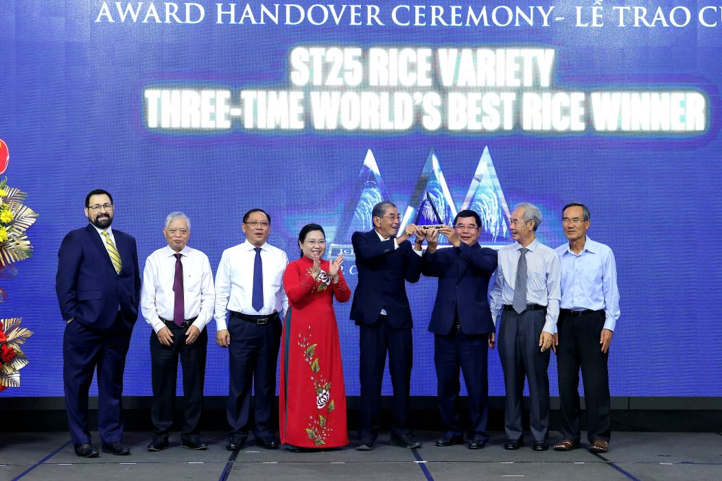 gao-st25-chinh-thuc-nhan-cup-ngon-nhat-the-gioi-2025