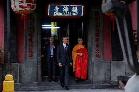 Tổng thống Obama ghé thăm chùa Ngọc Hoàng năm 2016